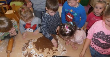 Świąteczne pierniczki w przedszkolu w Mirosławiu